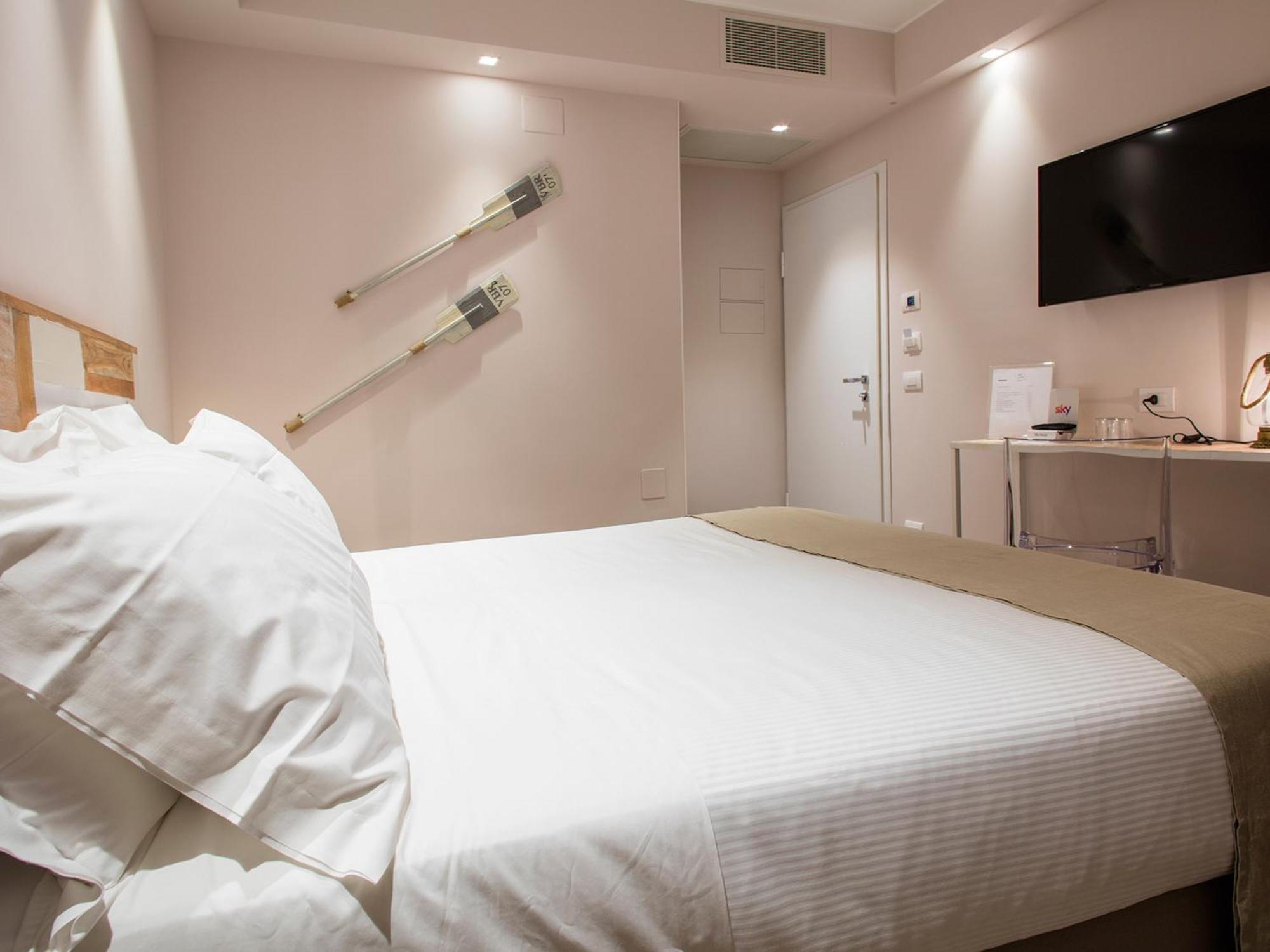 Mane Boutique Hotel Roseto Degli Abruzzi Room photo